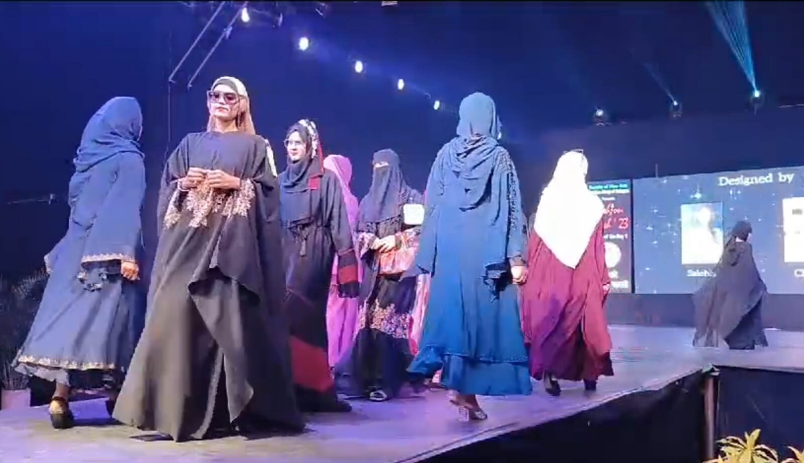 Girls Wearing Burqa Catwalk on Ramp