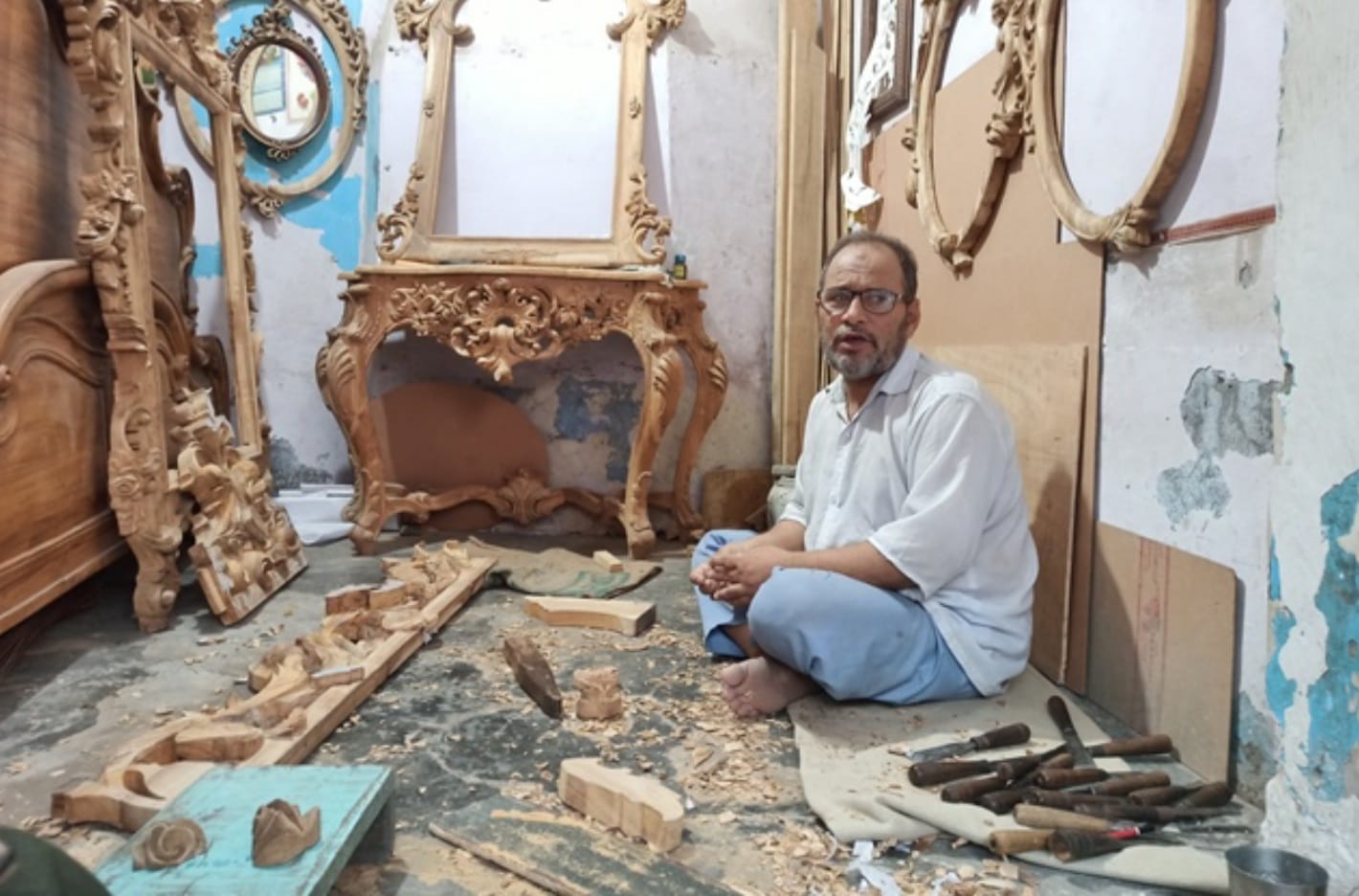 Wood Carving Exports Halted By War