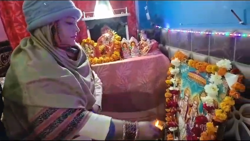 Muslim Woman Organized Ram Darbar At Home