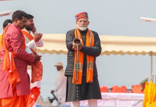 PM Modi In Mahakumbh