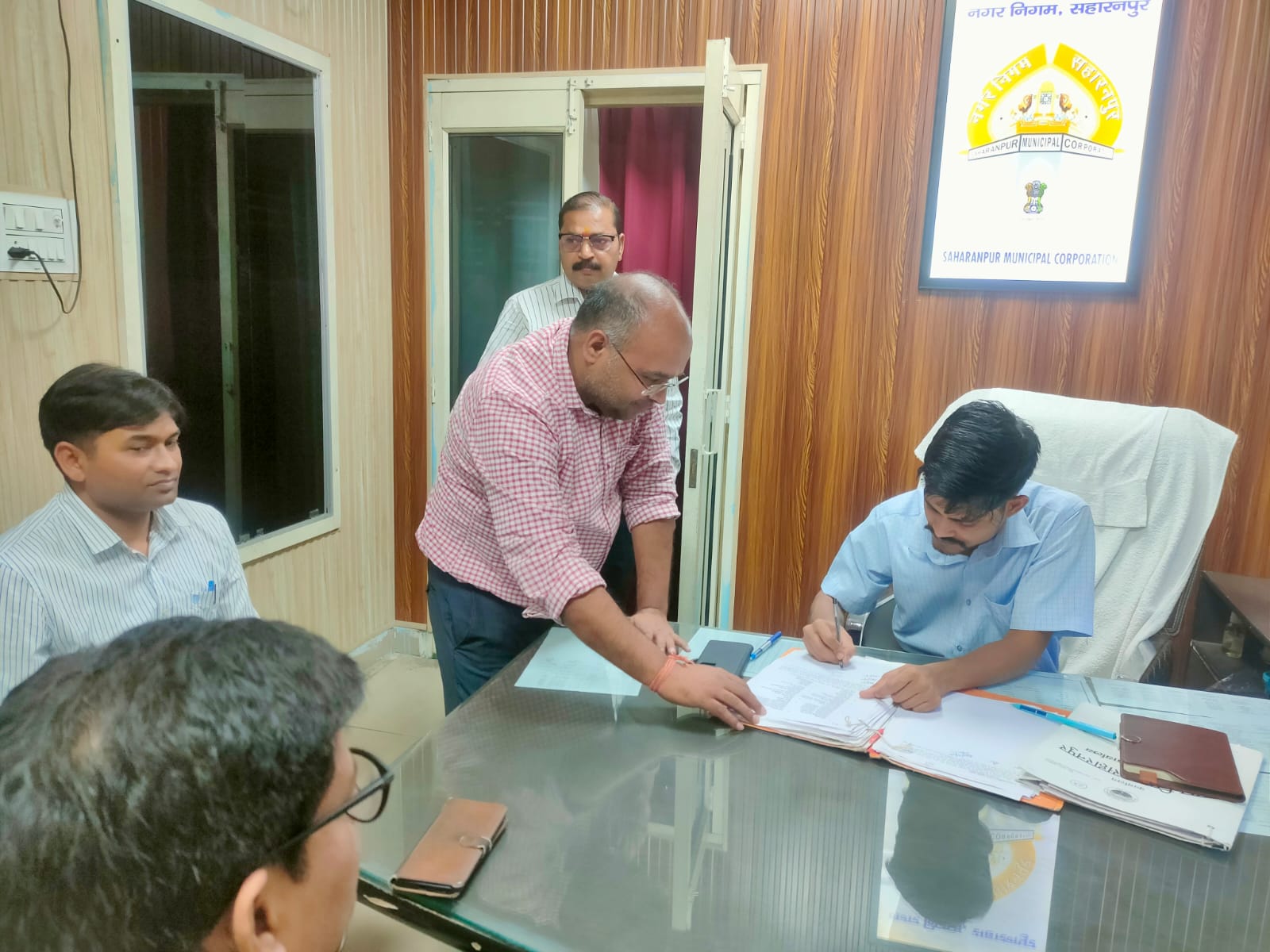 Nagar Aayukt Shipu Giri formally took over the charge in the corporation