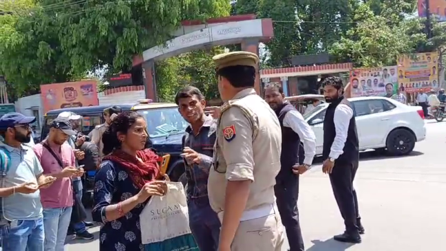 The wife got angry when the police stopped her husbands tempo