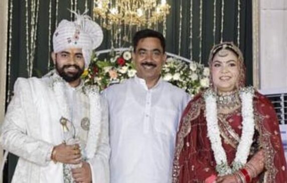 The groom returned the dowry amount of 31 lakhs, performed the rituals with a coconut and one rupee, a befitting reply to the dowry seekers