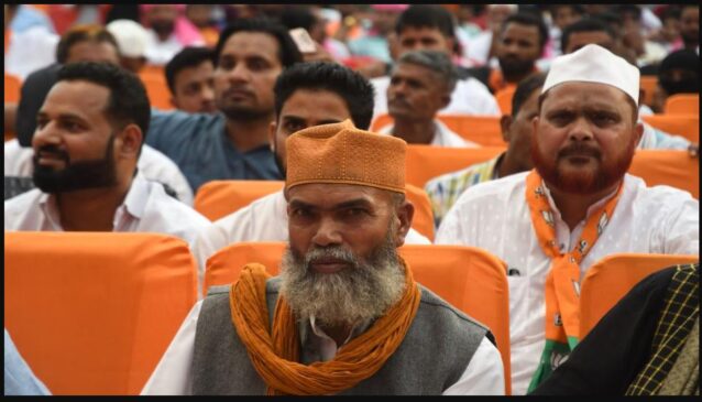 क्या मुसलमानों को पसमांदा और अशराफ में बांटकर सपा को झटका देने की रणनीति बना रही है भाजपा?