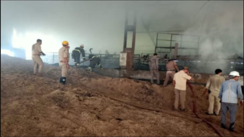 रामपुर मनिहारन से दमकल की गाड़ियाँ बुलाई गईं।