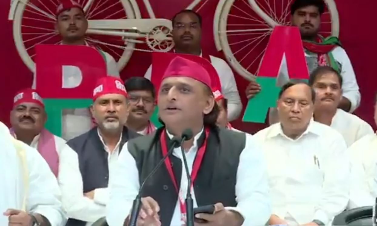 Akhilesh Yadav on ABVP