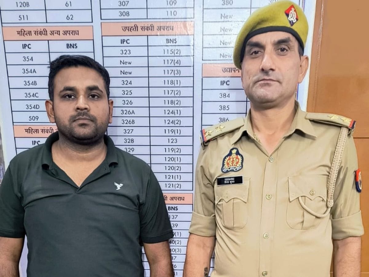 Gujarati company van robbery case, Police officers who engaged in an encounter with the criminal receive postings