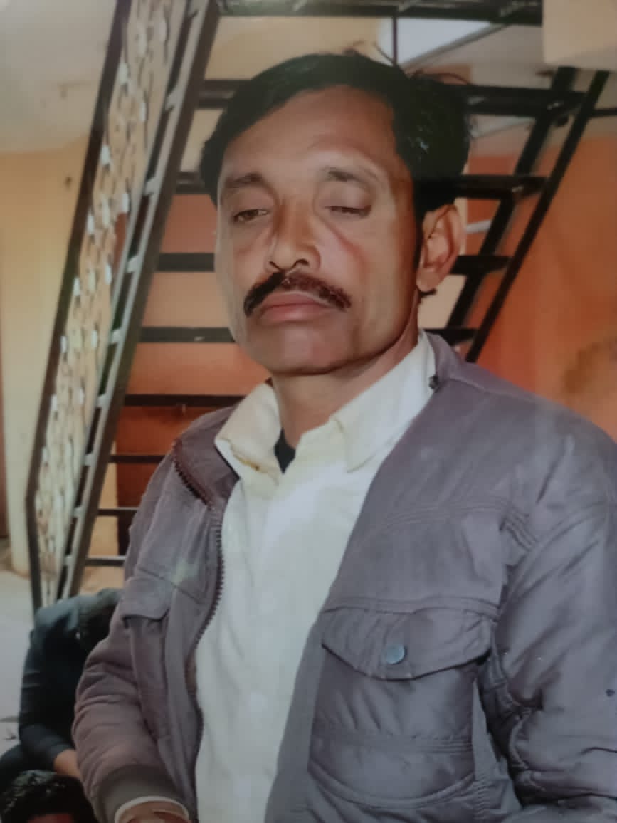 A farmer's habit of playing with snakes claimed his life, Painful death from a cobra bite, His family arranged for treatment at several locations.