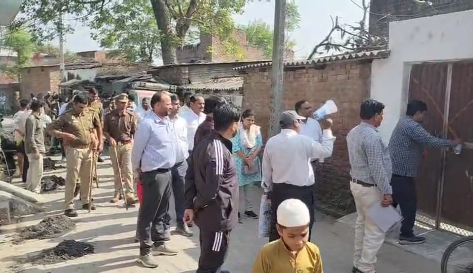 Major action by the Irrigation Department, Baba's bulldozer will be used to demolish hundreds of homes, Leaving hundreds of families homeless.