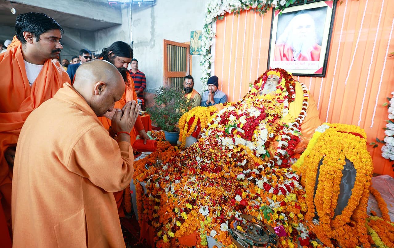 CM Yogi pays tribute to Dr. Ramvilas Vedanti