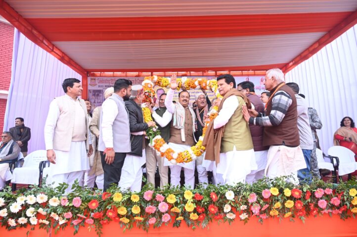 Keshav Prasad Maurya unveiled the statue of freedom fighter, Former MP Babu Mulkiraj Saini in the premises of MRS School.