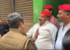 An SP delegation was on its way to Manikarnika Ghat, Police stopped SP Leaders Leading to a clash, SP leaders then staged a protest.