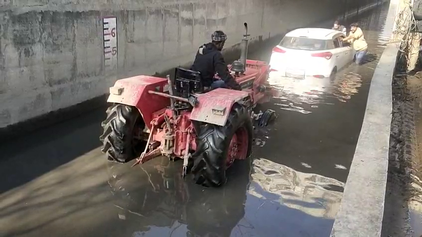 Trying to avoid toll tax proves costly for car occupants