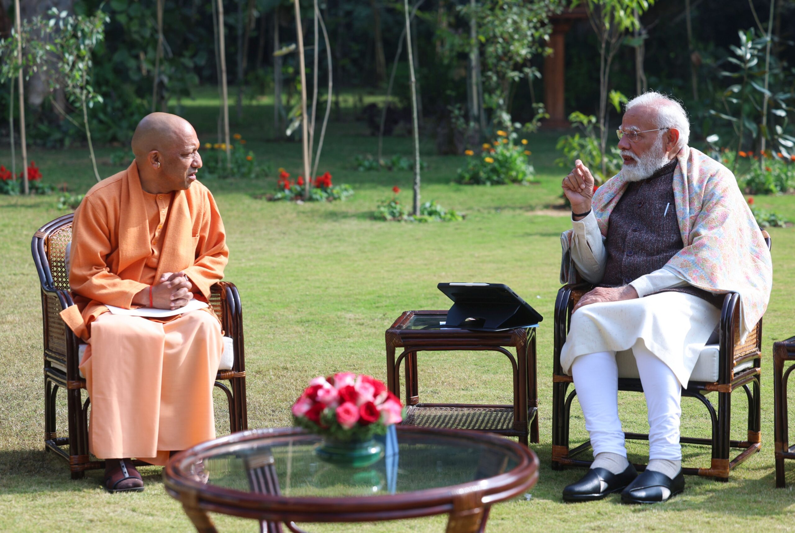 CM Yogi met with PM Modi in Delhi, CM yogi is also scheduled to meet with the BJP's working president, CM Yogi may discuss cabinet expansion with Nitin Naveen.