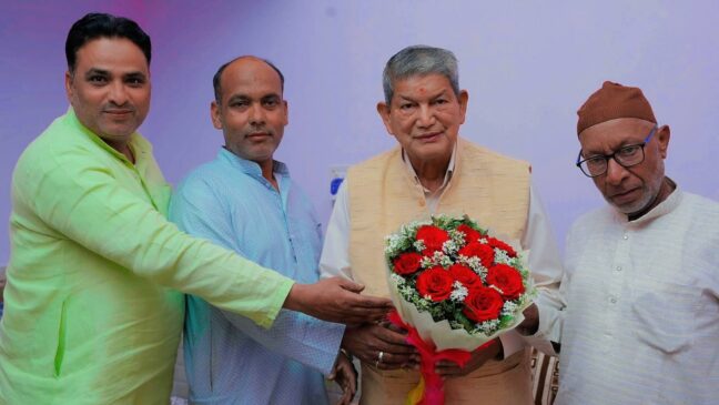 Plagued by internal strife former CM Harish Rawat takes a 15-day 'political sabbatical