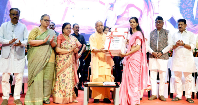 Honorarium for Anganwadi Workers,
Anganwadi Workers' Honorarium to Increase,
CM Yogi's Big Announcement,