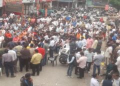 Chaos in Meerut Central Market, Heated exchange between SP and BJP leaders during protest