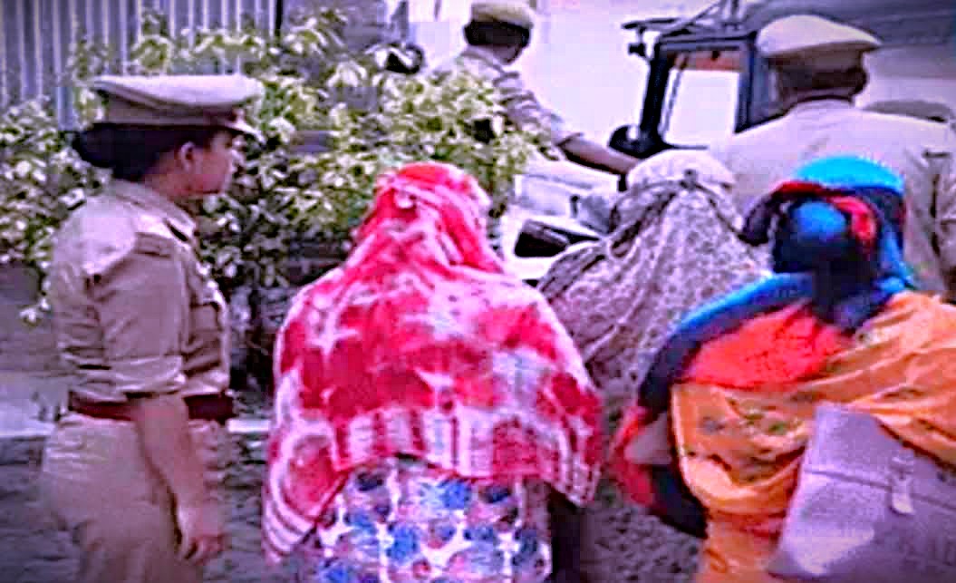 Blackmailing gang busted in Kanpur hotel, Used hidden cameras to make pornographic videos