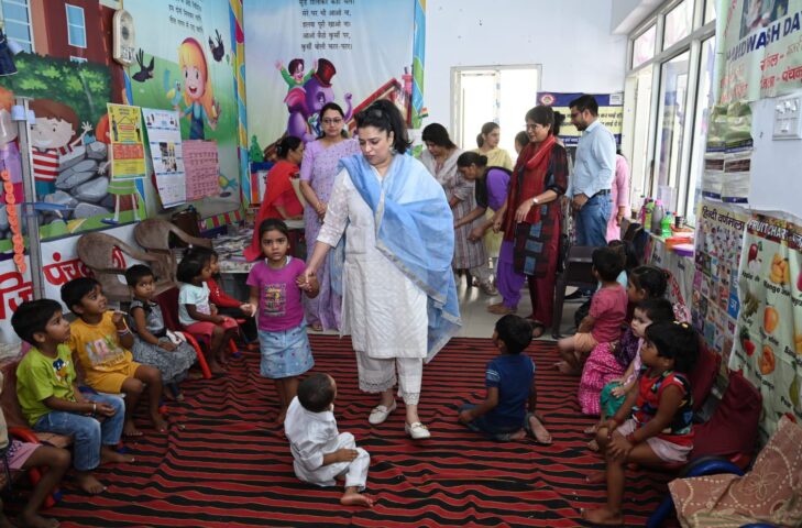 Minister Shruti Chaudhary surprise inspection of Anganwadi centres