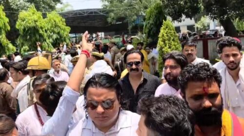 Brahmin community surrounds SSP office in Saharanpur, Protests by reciting Hanuman Chalisa, 1700 temples in the district remain closed