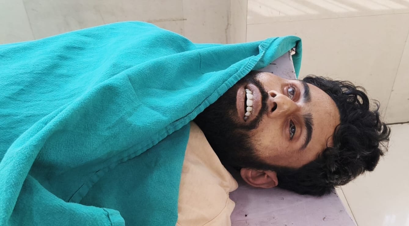 A criminal with a reward of Rs 1 lakh on his head was killed In Saharanpur, Inspector and constable were also shot.
