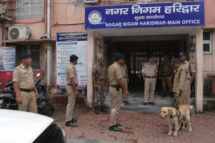 बद्रीनाथ और केदारनाथ समेत उत्तराखंड के कई संस्थानों को बम से उड़ाने की धमकी, पुलिस स्टेशनों को भी बनाया निशाना 