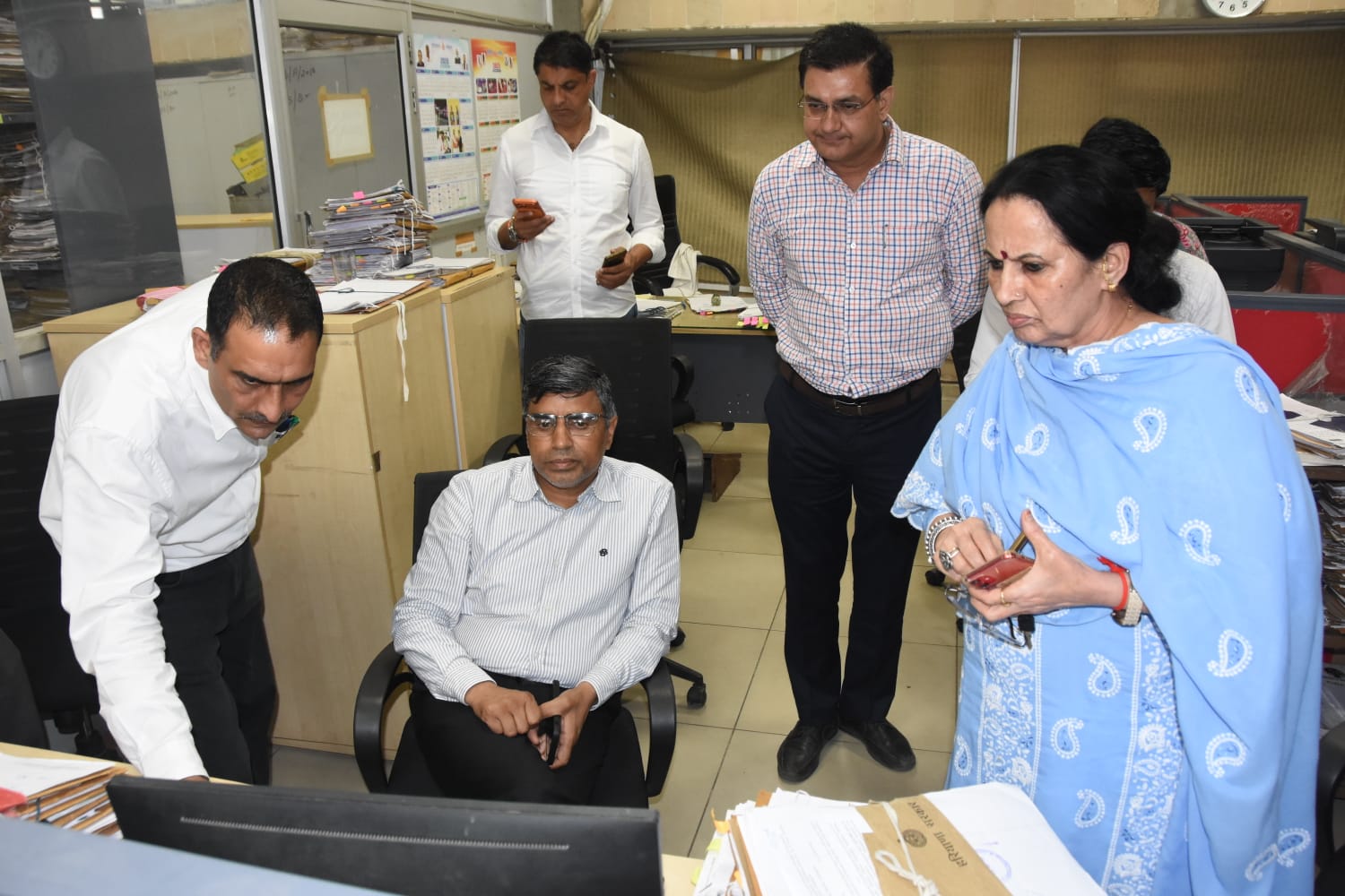 Education Minister Mahipal Dhanda in action mode, Conducts surprise inspection of Higher and Elementary Education Department offices