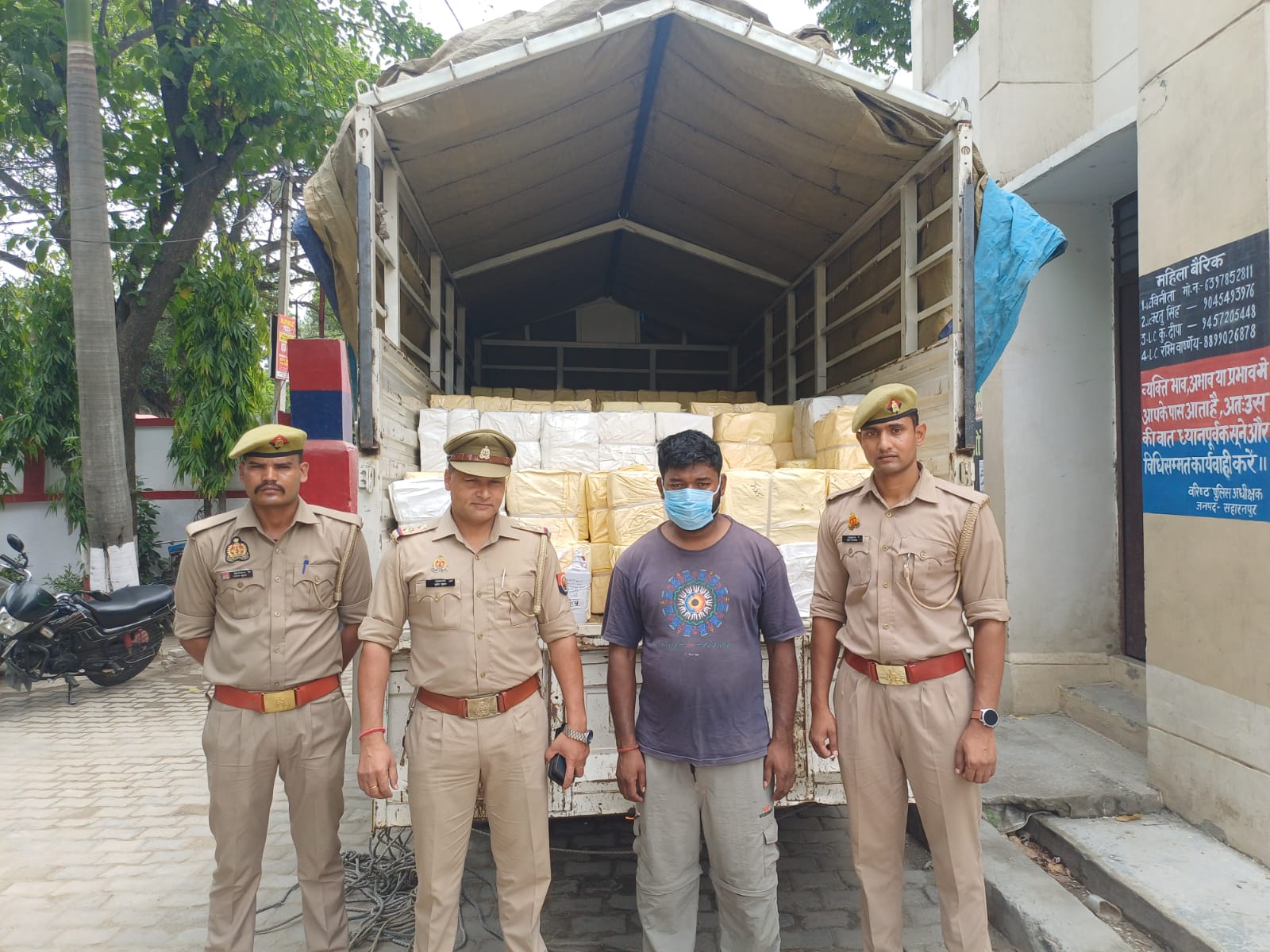 अंडे के बिल का इस्तेमाल करके शराब की तस्करी का भंडाफोड़, हरियाणा से प्रयागराज जा रहा 340 पेटी अवैध शराब ले जा रहा ट्रक जब्त