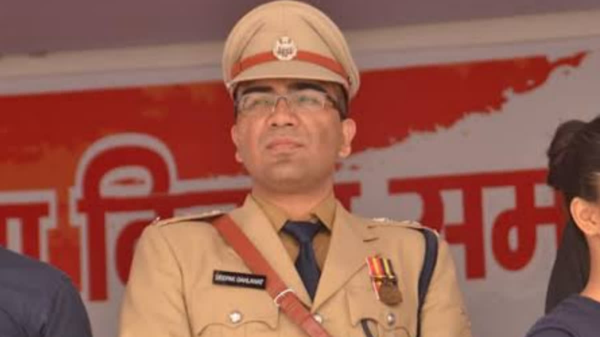 IPS Deepak Gehlawat Arrested, Deepak Gehlawat, CBI News, Haryana cadre IPS Deepak Gehlawat, IPS Deepak Gehlawat Arrested,