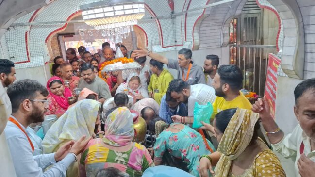 मराठाकालीन भूतेश्वर महादेव मंदिर में उमड़ा शिवभक्तों का सैलाब
