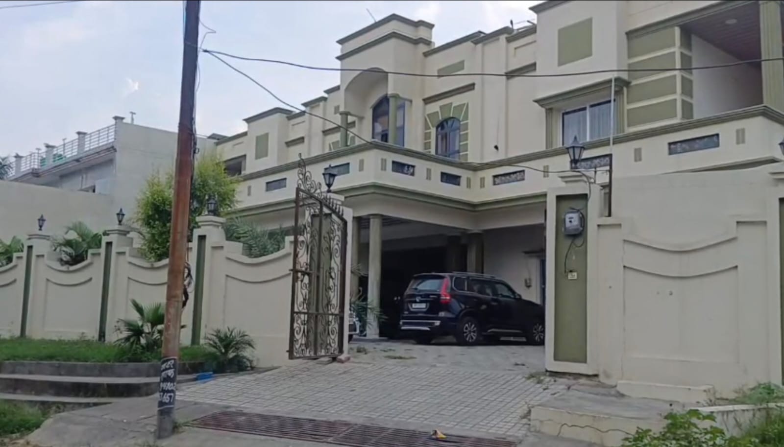 22 crore rupees in house tax on the house, The family was shocked to see the notice