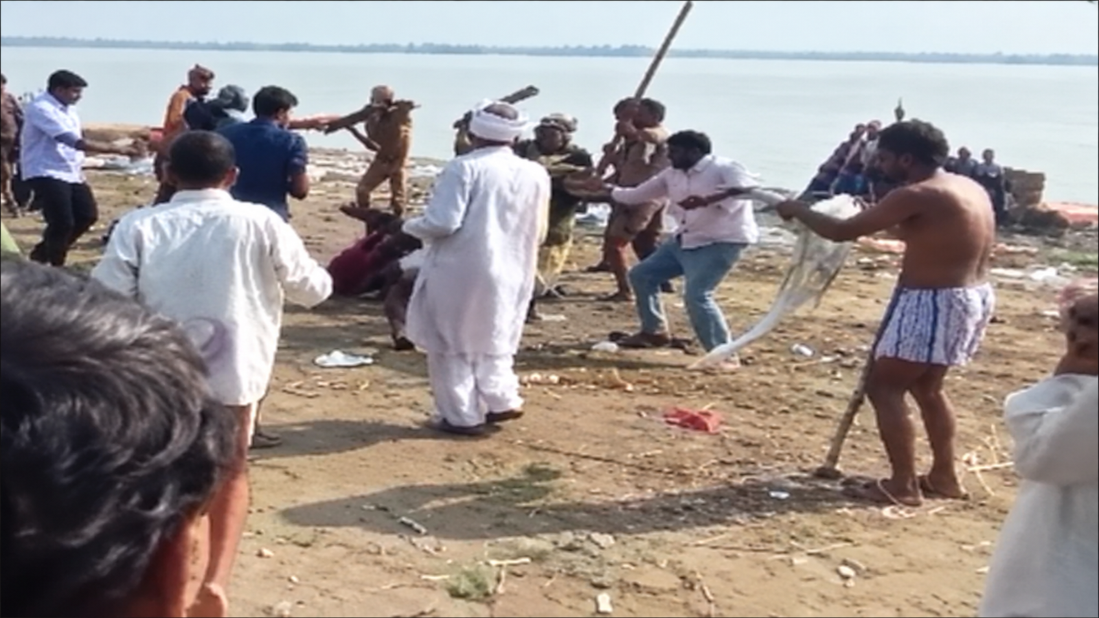 Bloody clashes during a funeral in Amroha