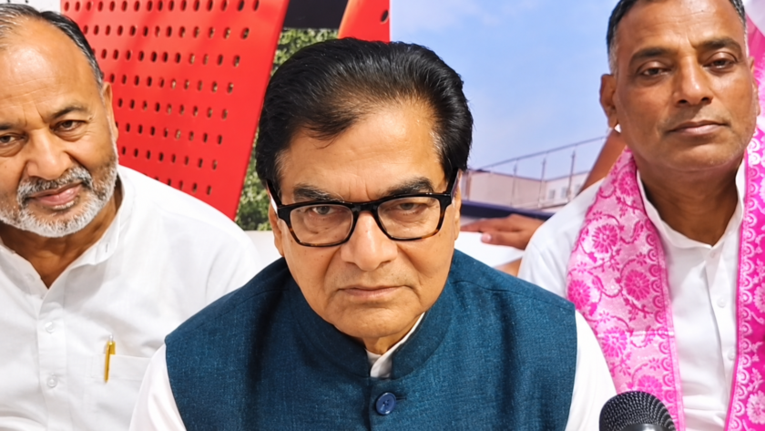 Ramgopal Yadav takes aim at the Congress president, asking: "If senior leaders use such language, what can be expected from junior leaders?"