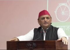 Akhilesh met 'Democracy Fighters' and announced an honorarium of ₹51,000; he targeted the BJP over waterlogging and corruption.