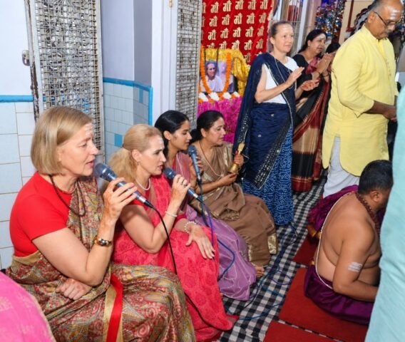 In Saharanpur, foreign women become immersed in devotion to Goddess Bhagwati; a unique confluence of faith is witnessed at the Shri Yantra Maha-Anushthan.